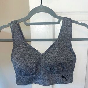 Sports bra with removable pads and adjustable straps